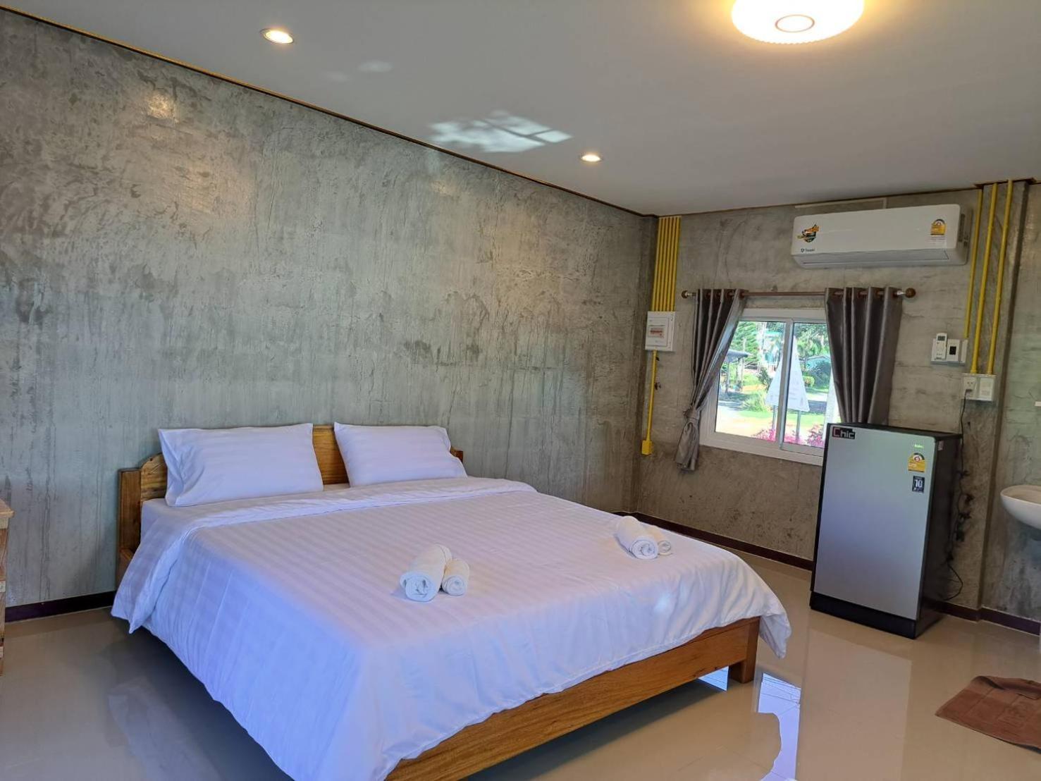 Lomtalay Resort Trat Laem Ngop Exterior photo