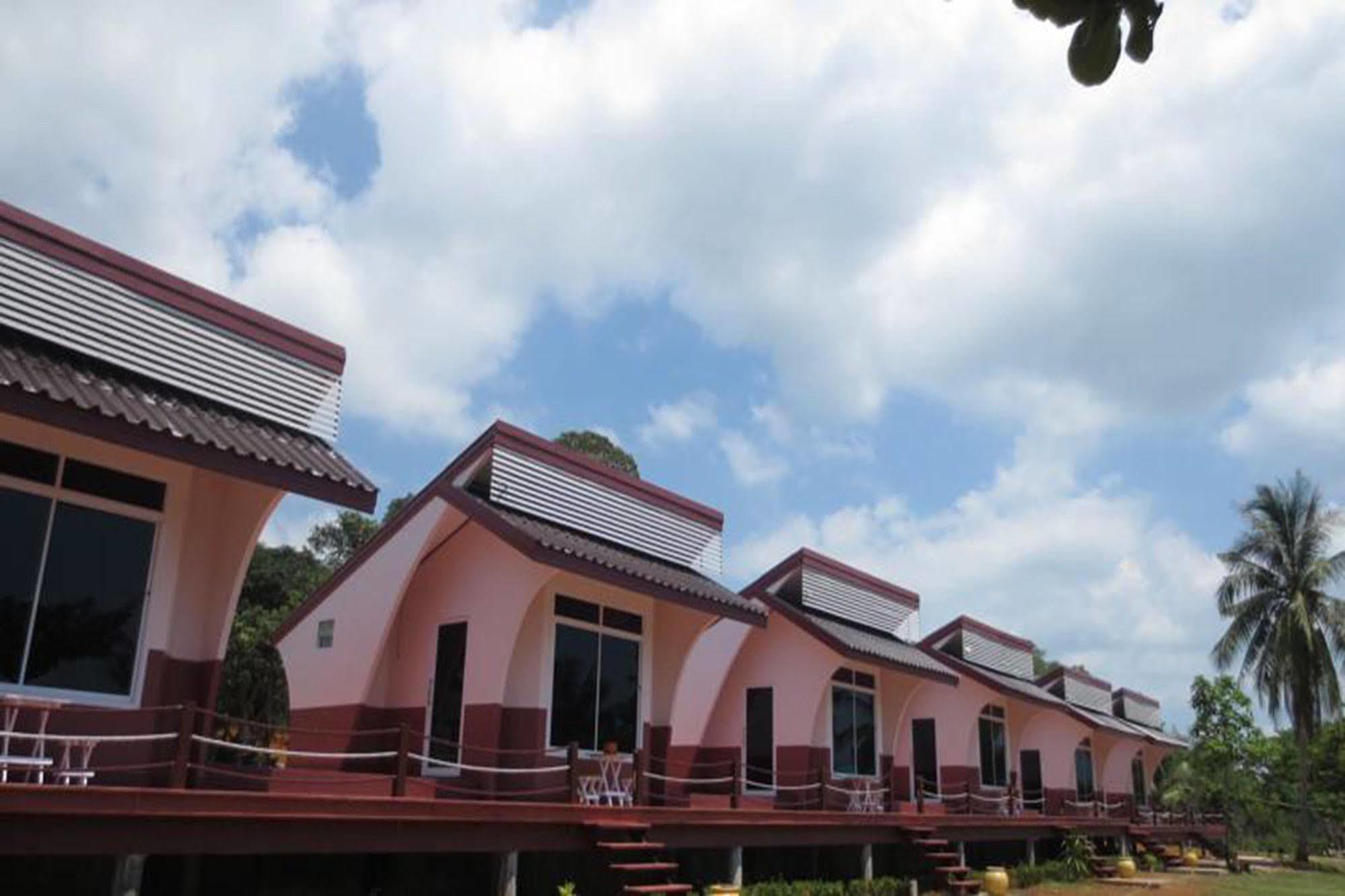Lomtalay Resort Trat Laem Ngop Exterior photo