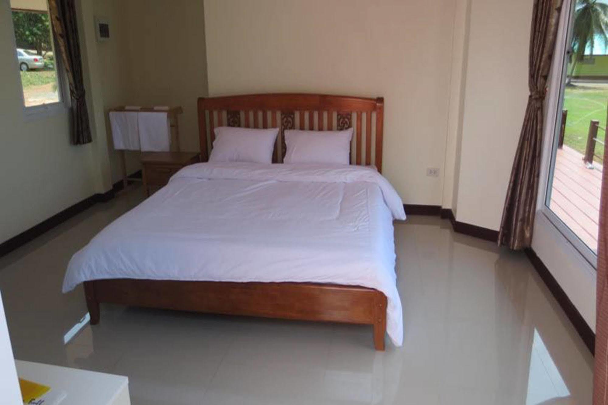 Lomtalay Resort Trat Laem Ngop Exterior photo