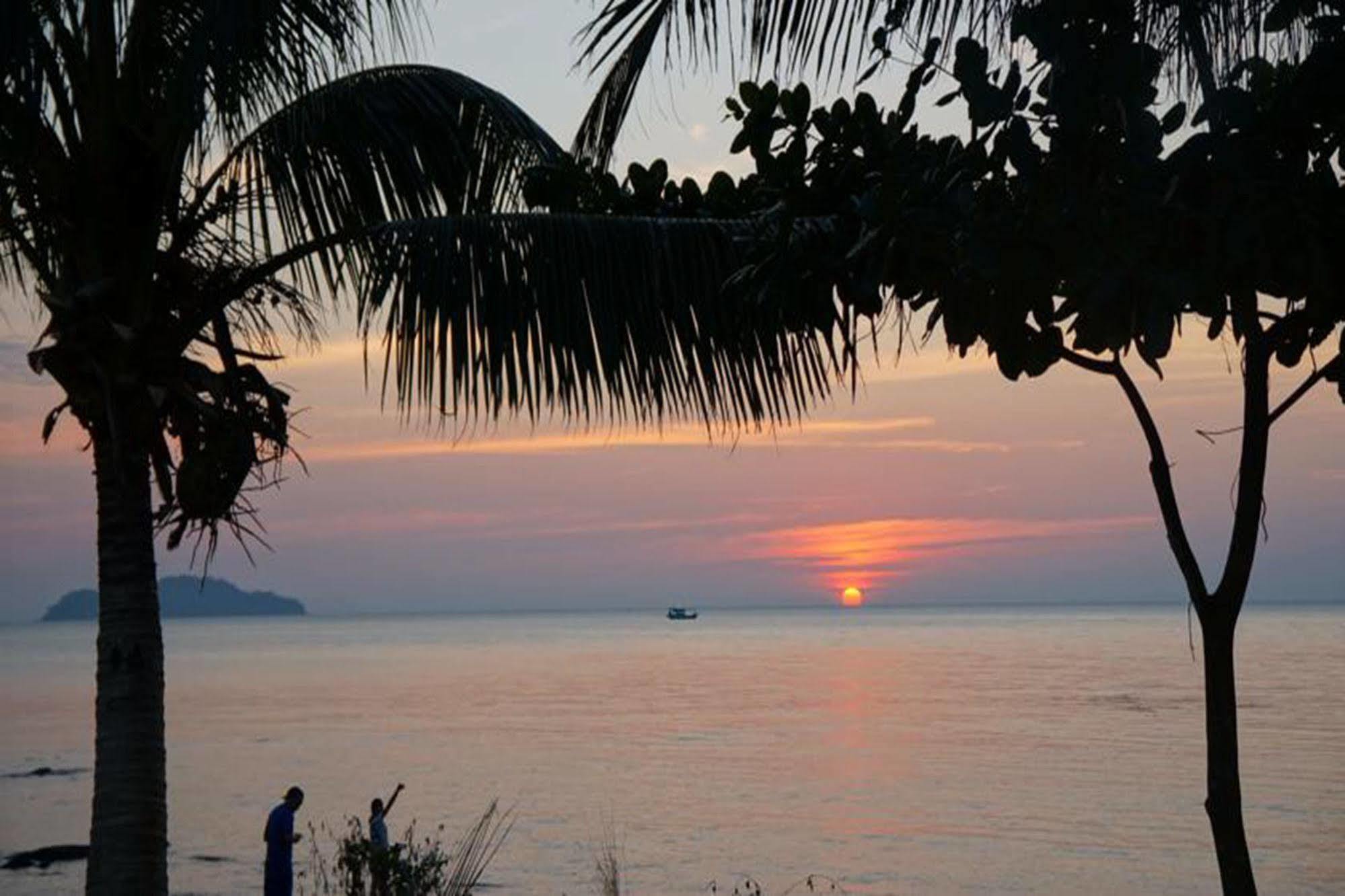 Lomtalay Resort Trat Laem Ngop Exterior photo